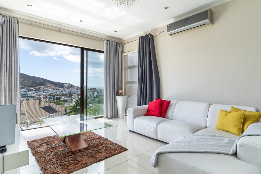 To Let 2 Bedroom Property for Rent in Vredehoek Western Cape